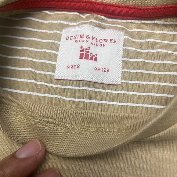 Denim and flower  Tan T eddy Santa Claus T-shirt, crewneck short sleeve size 8 - Picture 3 of 5